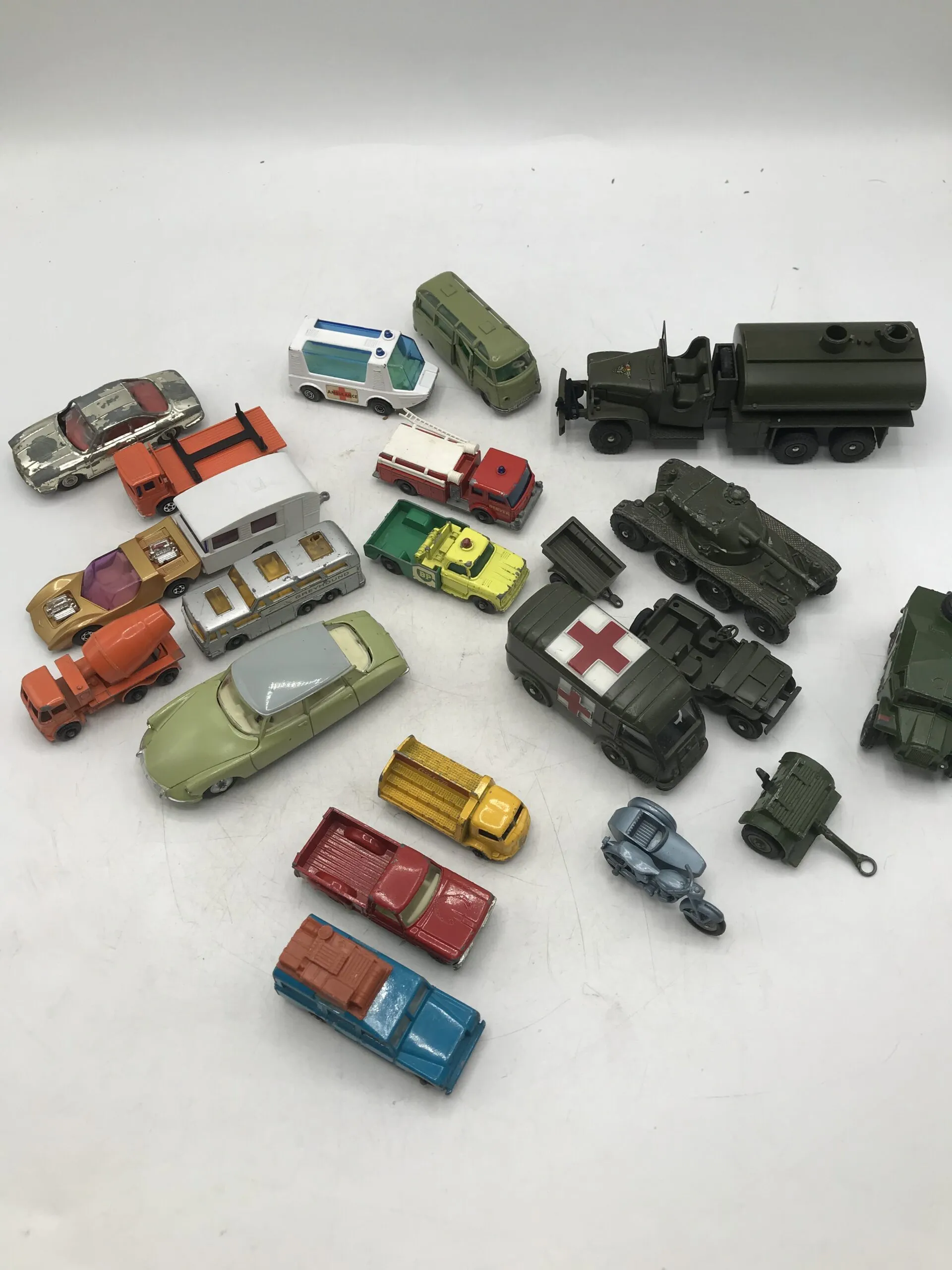Lots de voitures anciennes Dinky Toys - Ressourcerie Histoires Sans Fin
